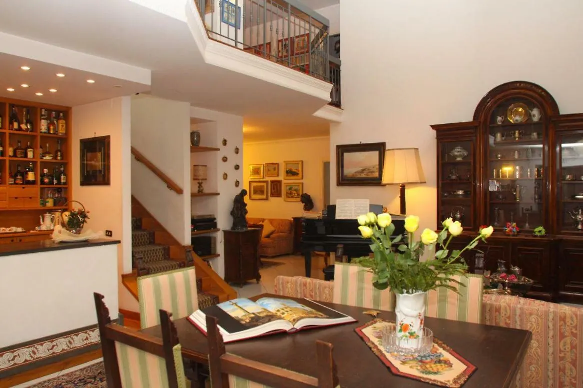 Casa 12 B&B Napoli 3*,